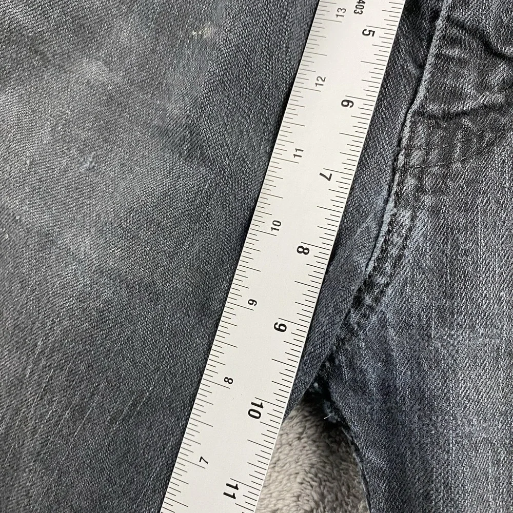 Levis actual by logo